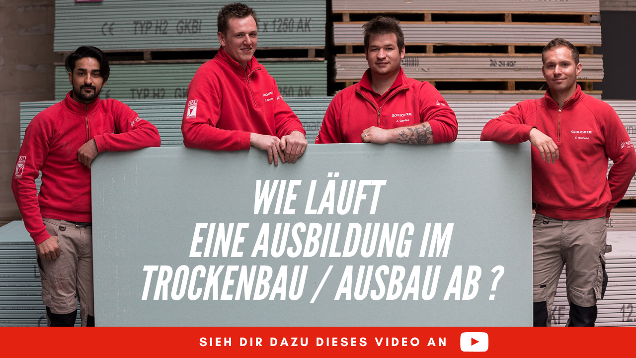 Wie läuft eine Ausbildung ab? Foto zeigt 4 Trockenbauer vor einer Leichtbauplatte.